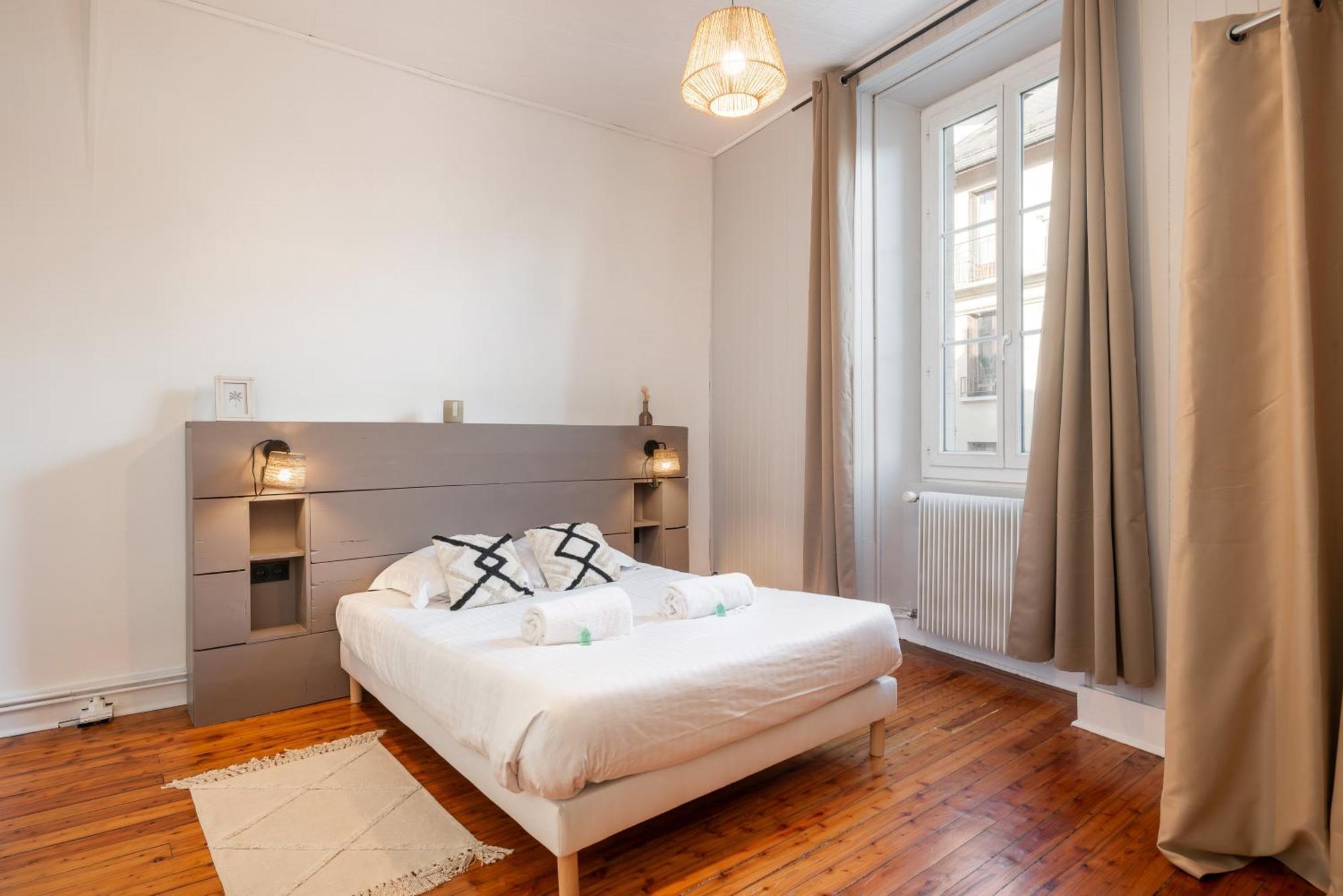 Appartement Spacieux Et Chaleureux Coeur De Ville Chambery Ngoại thất bức ảnh
