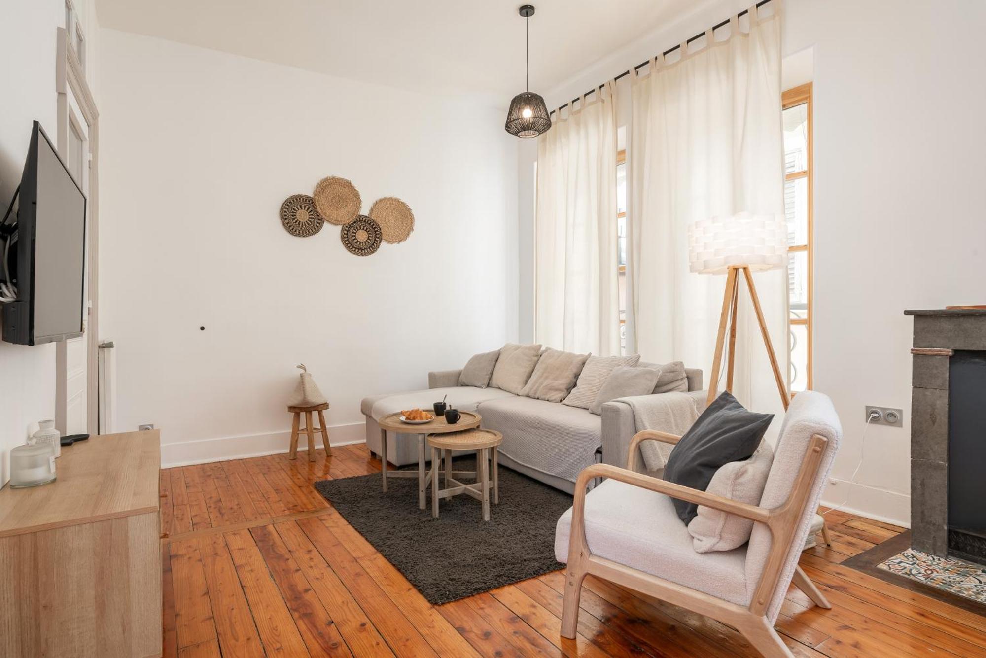 Appartement Spacieux Et Chaleureux Coeur De Ville Chambery Ngoại thất bức ảnh