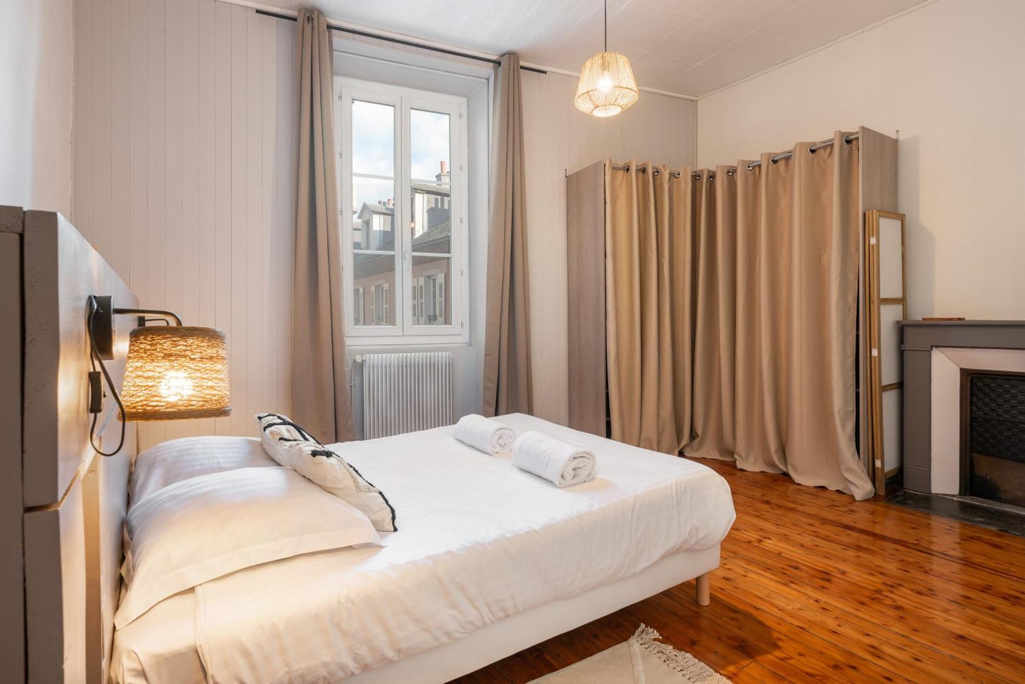 Appartement Spacieux Et Chaleureux Coeur De Ville Chambery Ngoại thất bức ảnh