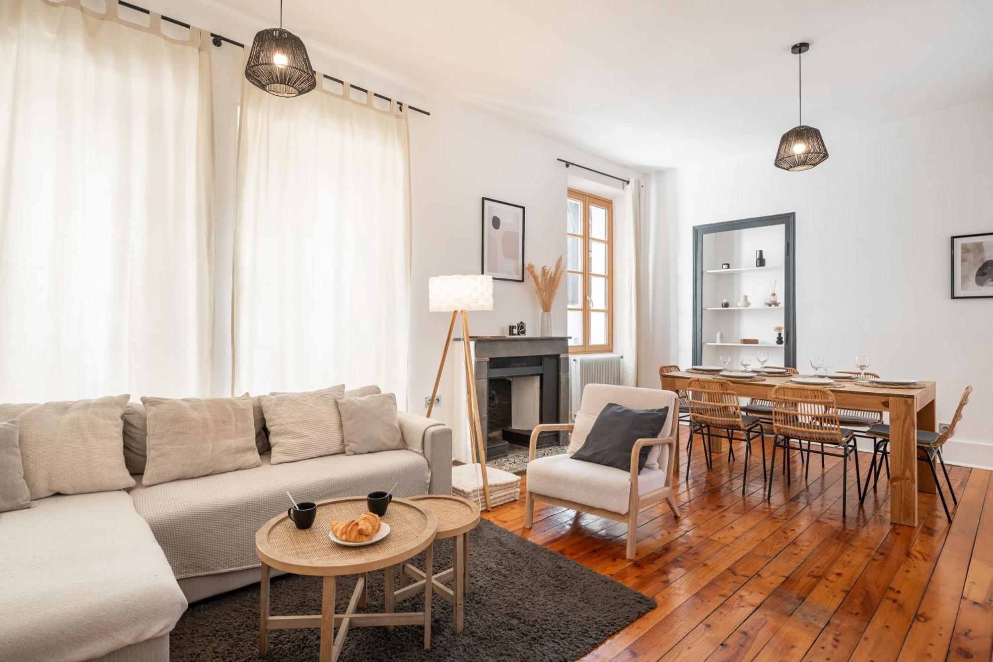 Appartement Spacieux Et Chaleureux Coeur De Ville Chambery Ngoại thất bức ảnh