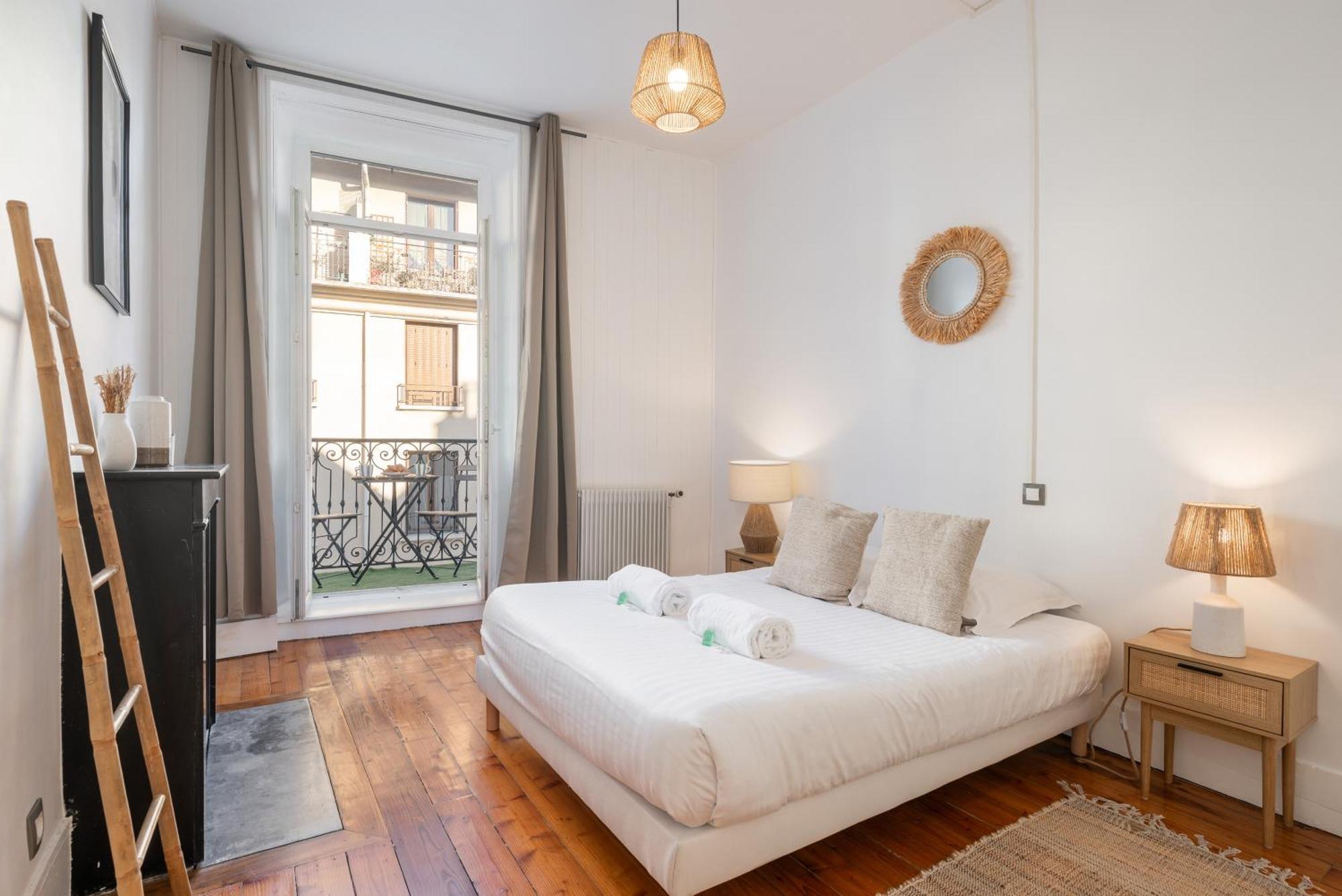 Appartement Spacieux Et Chaleureux Coeur De Ville Chambery Ngoại thất bức ảnh