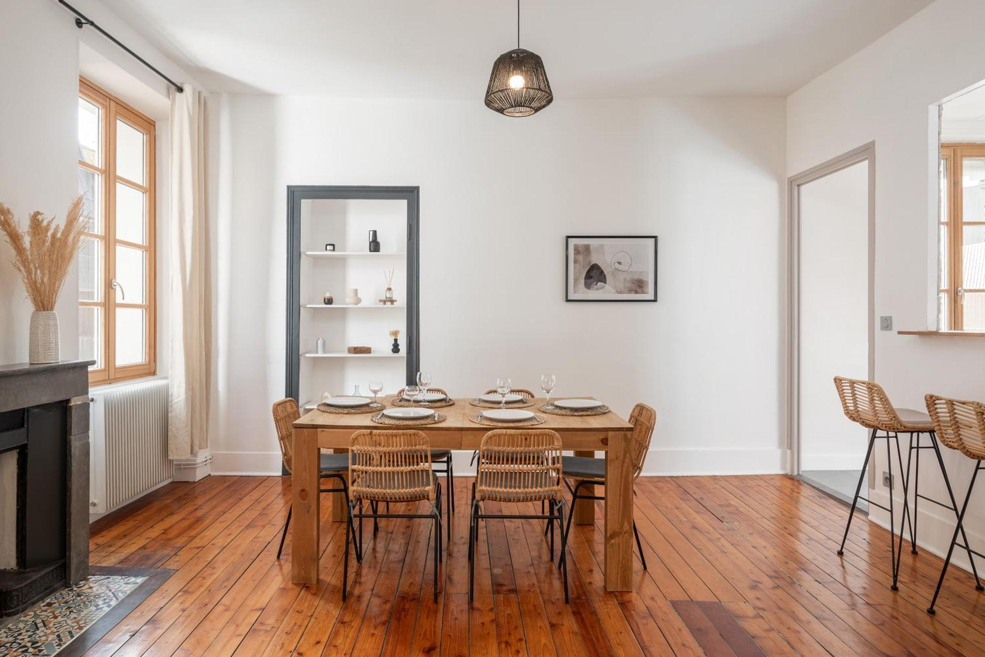 Appartement Spacieux Et Chaleureux Coeur De Ville Chambery Ngoại thất bức ảnh