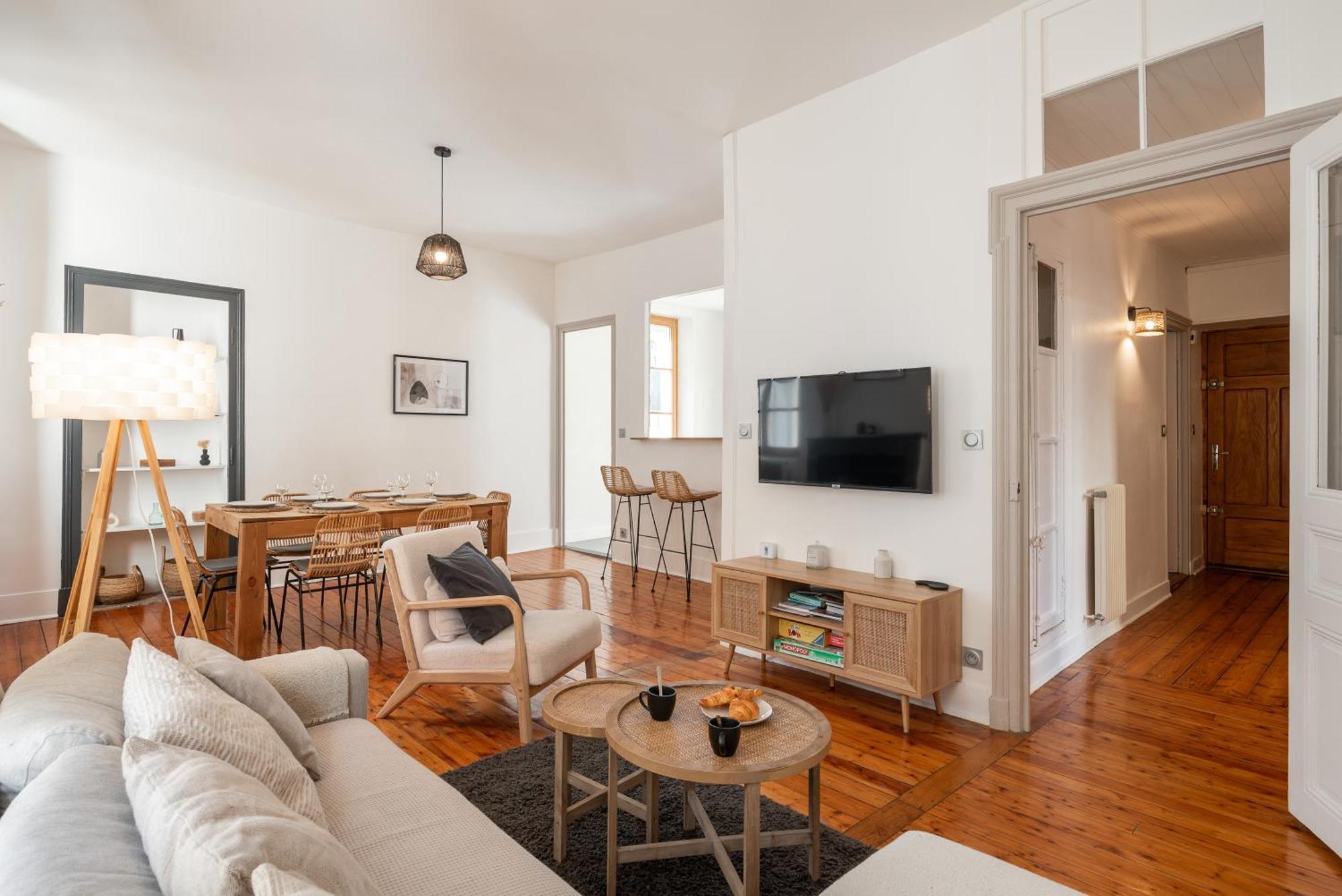 Appartement Spacieux Et Chaleureux Coeur De Ville Chambery Ngoại thất bức ảnh