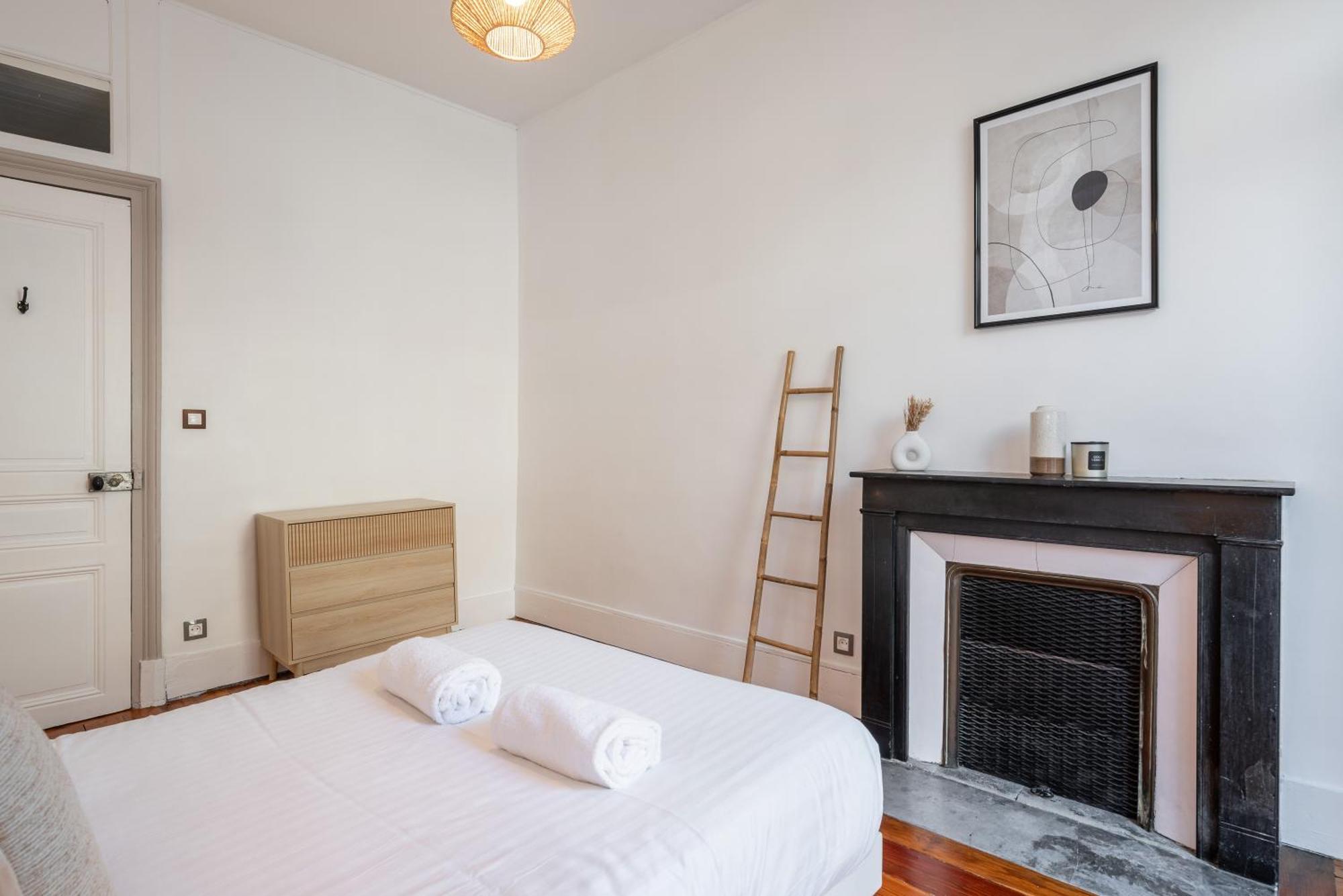Appartement Spacieux Et Chaleureux Coeur De Ville Chambery Ngoại thất bức ảnh