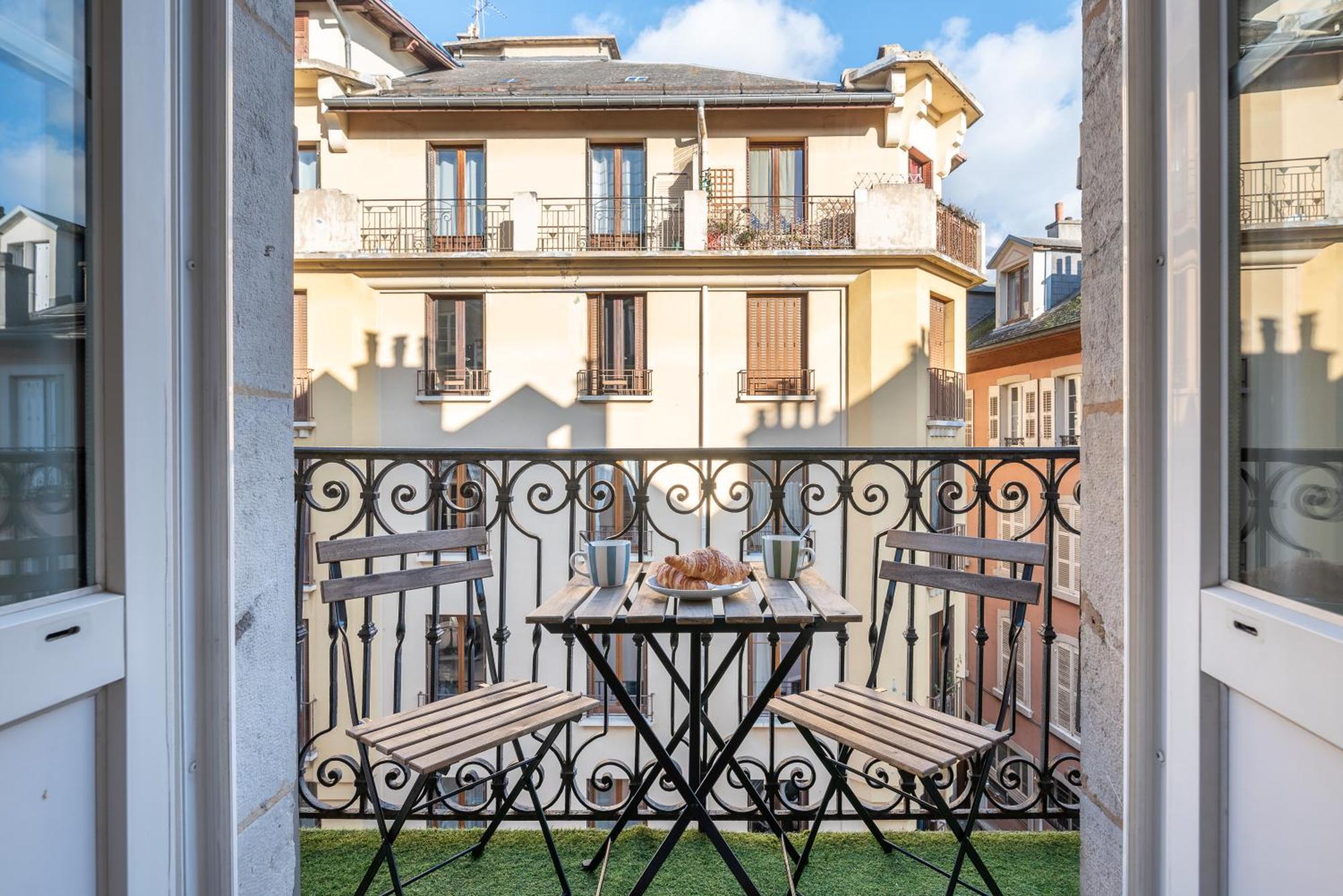 Appartement Spacieux Et Chaleureux Coeur De Ville Chambery Ngoại thất bức ảnh