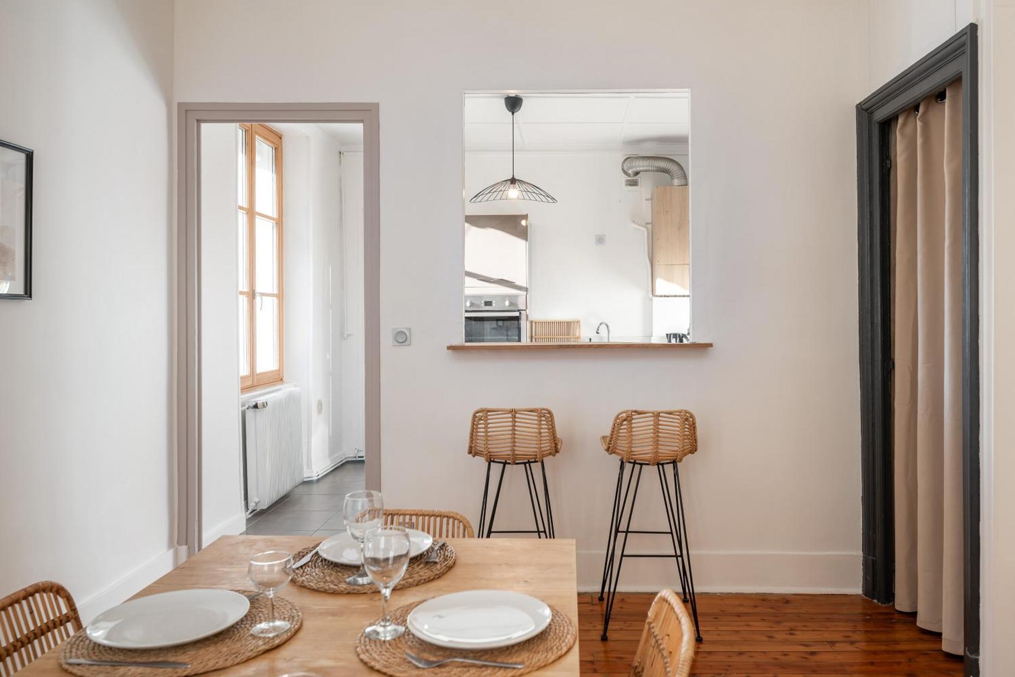 Appartement Spacieux Et Chaleureux Coeur De Ville Chambery Ngoại thất bức ảnh